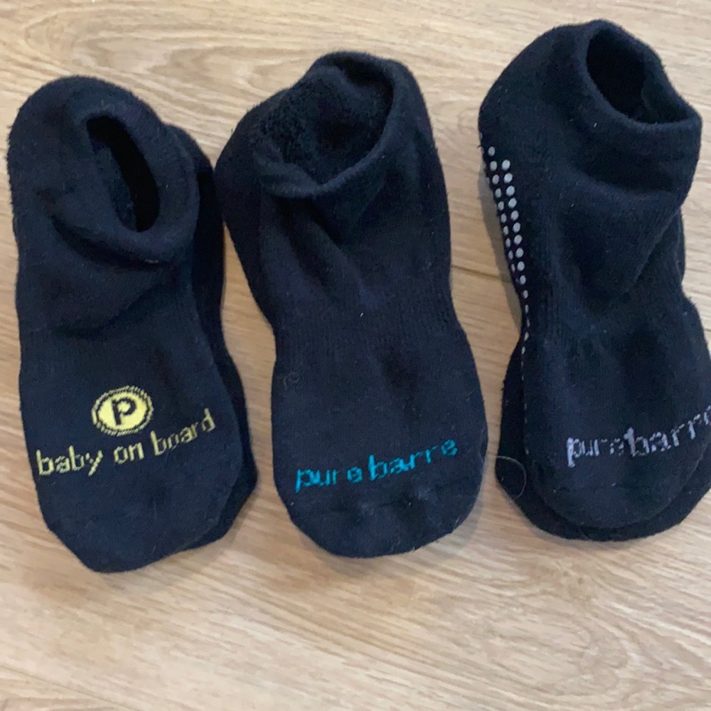 4 pairs of Pure Barre grip socks